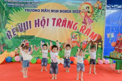 BÉ VUI HỘI TRĂNG RẰM NĂM 2023