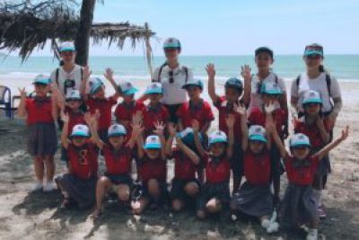 Trẻ 5 tuổi đi tham quan Biển Mỹ Khê