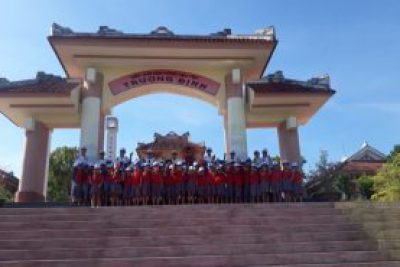 Trẻ 5 tuổi tham quan Nhà thờ Trương Định