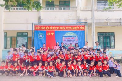 TRẺ KHỐI LÁ THAM QUAN TRƯỜNG TIỂU HỌC