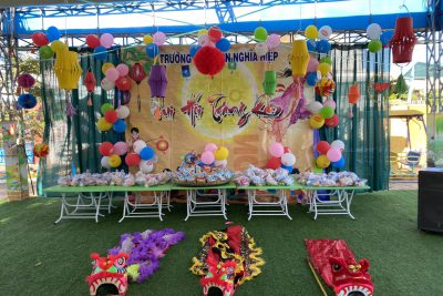 BÉ VUI HỘI TRĂNG RẰM