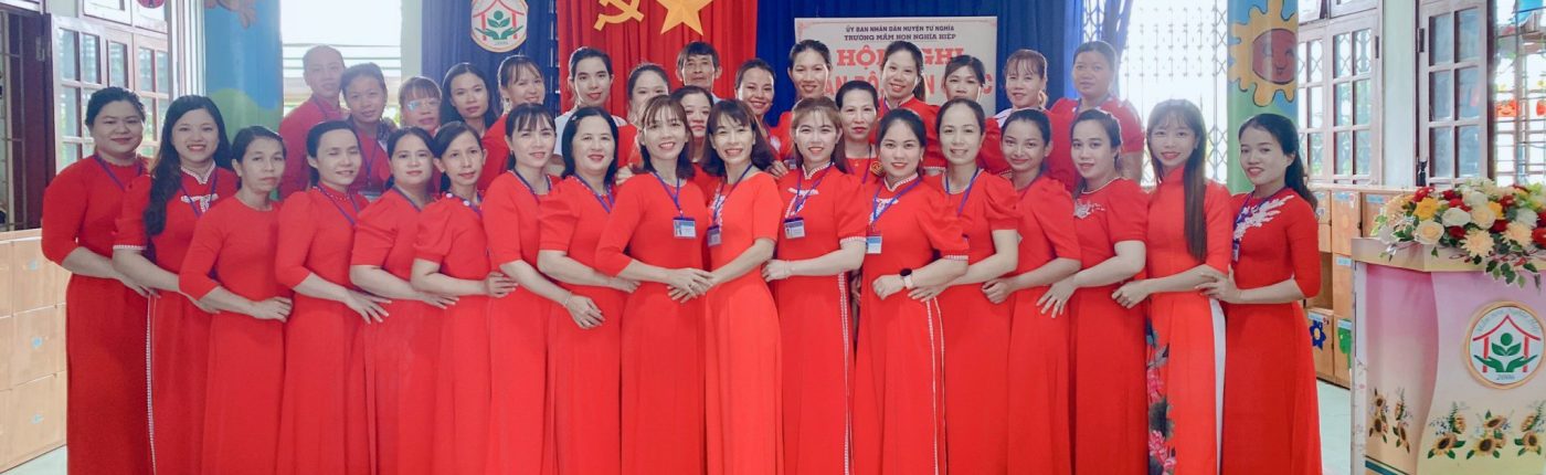 TẬP THỂ NHÀ TRƯỜNG